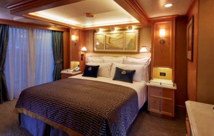 Cunard Queen Elizabeth Accommodation Grand Suite 2.jpg